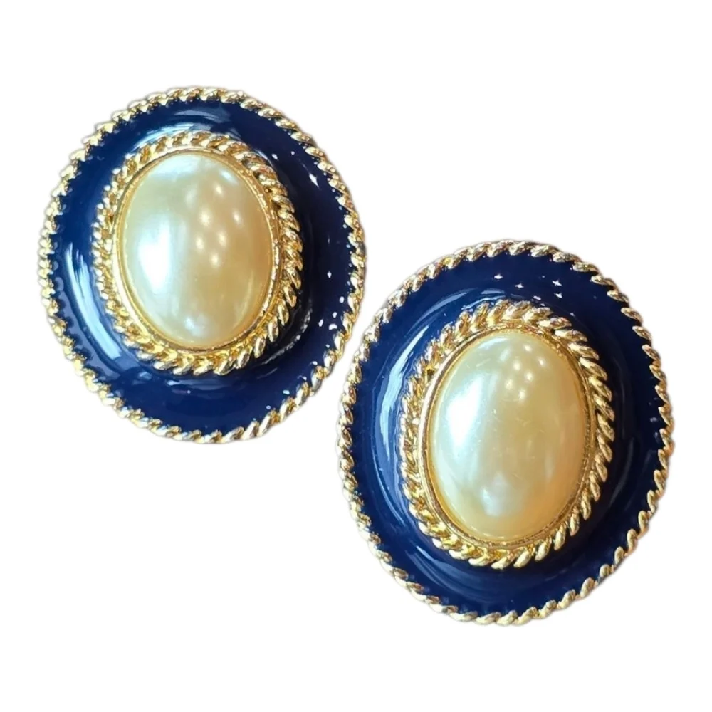 Allison Reed Navy Faux Pearl Oval Goldtone Vintage Clip Earrings - Picture 3 of 5